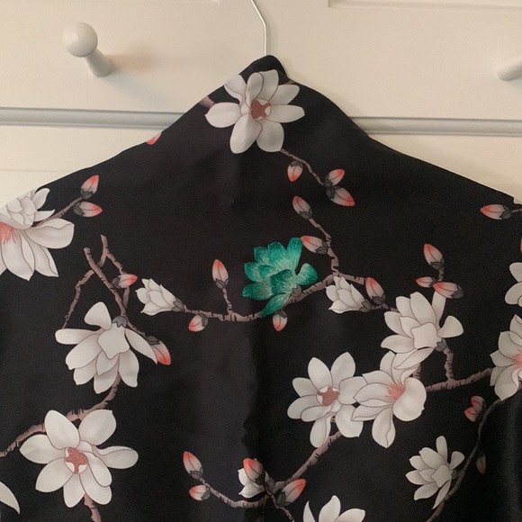 Floral Wrap/Scarf - Picture 5 of 10